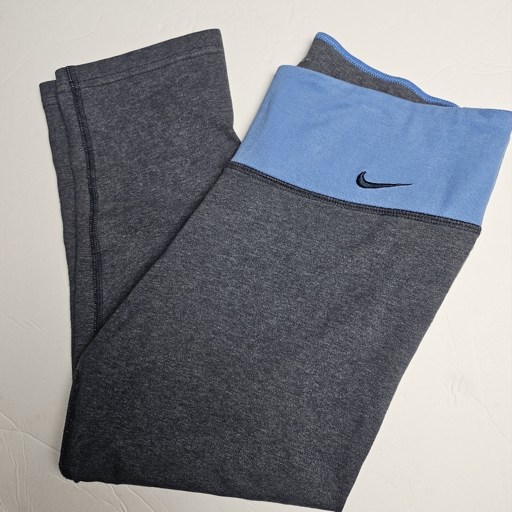 Nike Cropped Yoga Pants (Small)